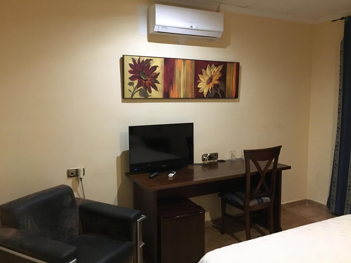 Hostal Meson Arboleas מראה חיצוני תמונה