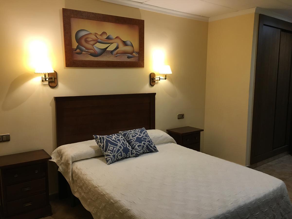 Hostal Meson Arboleas מראה חיצוני תמונה